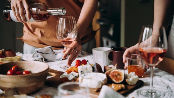 Искусство дегустации вин: гид по винным мирам и неповторимым вкусовым композициям